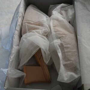 NIB Newbella Apricot Knit Mules with Block Heels‎ Size 8